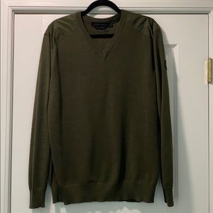 Canada Goose Men’s army green v-neck sweater